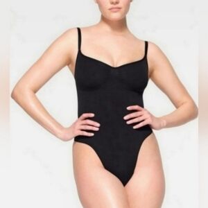 Skims Seamless Sculpting Thong Bodysuit Onyx Black Shapewear Small NWOT